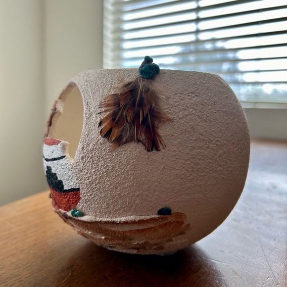 Native American Signed Pottery Vase,Native American Turquoise Gem Feathers - Picture 6 of 8